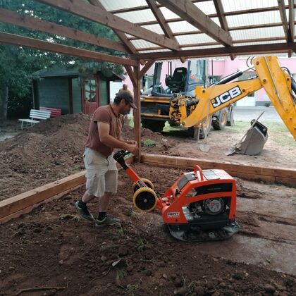 Navážení a hutnění zeminy Rakovník