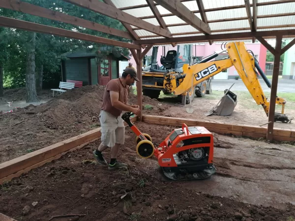 Navážení a hutnění zeminy Rakovník