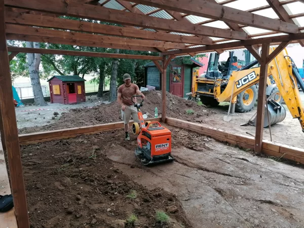 Navážení a hutnění zeminy Rakovník