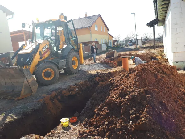 Realizace inženýrských přípojek k RD.